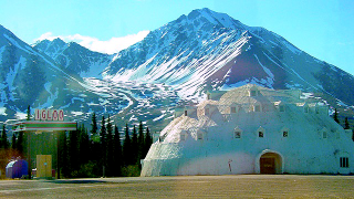 Illustration for article titled A bizarre igloo-shaped hotel lies unfinished and abandoned in Alaska